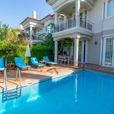 アパートホテル Sunset And フェティエ