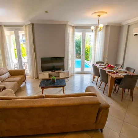 Sunset And アパートホテル フェティエ